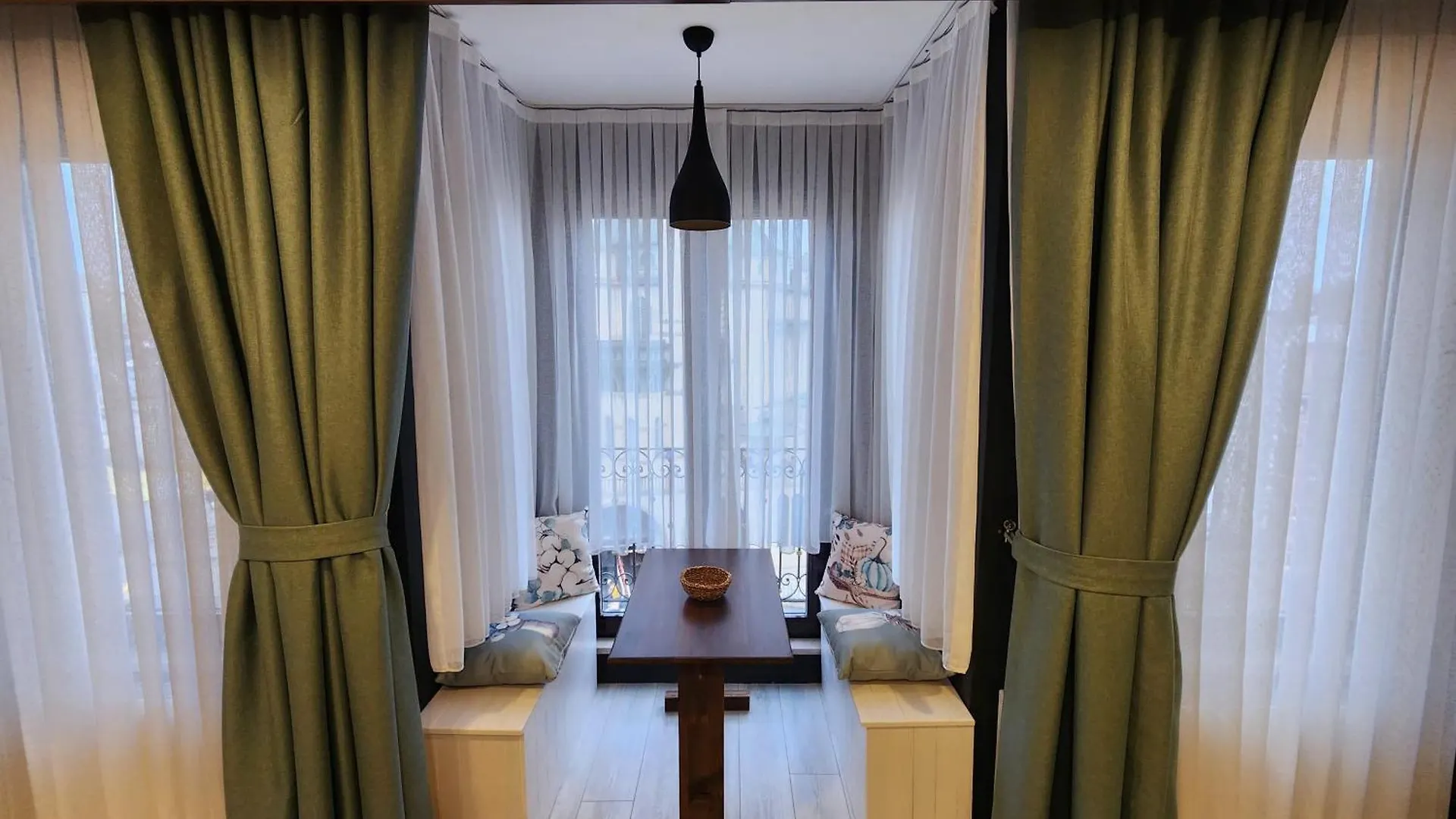 Taksim Landhouse Hotel Стамбул 4*,