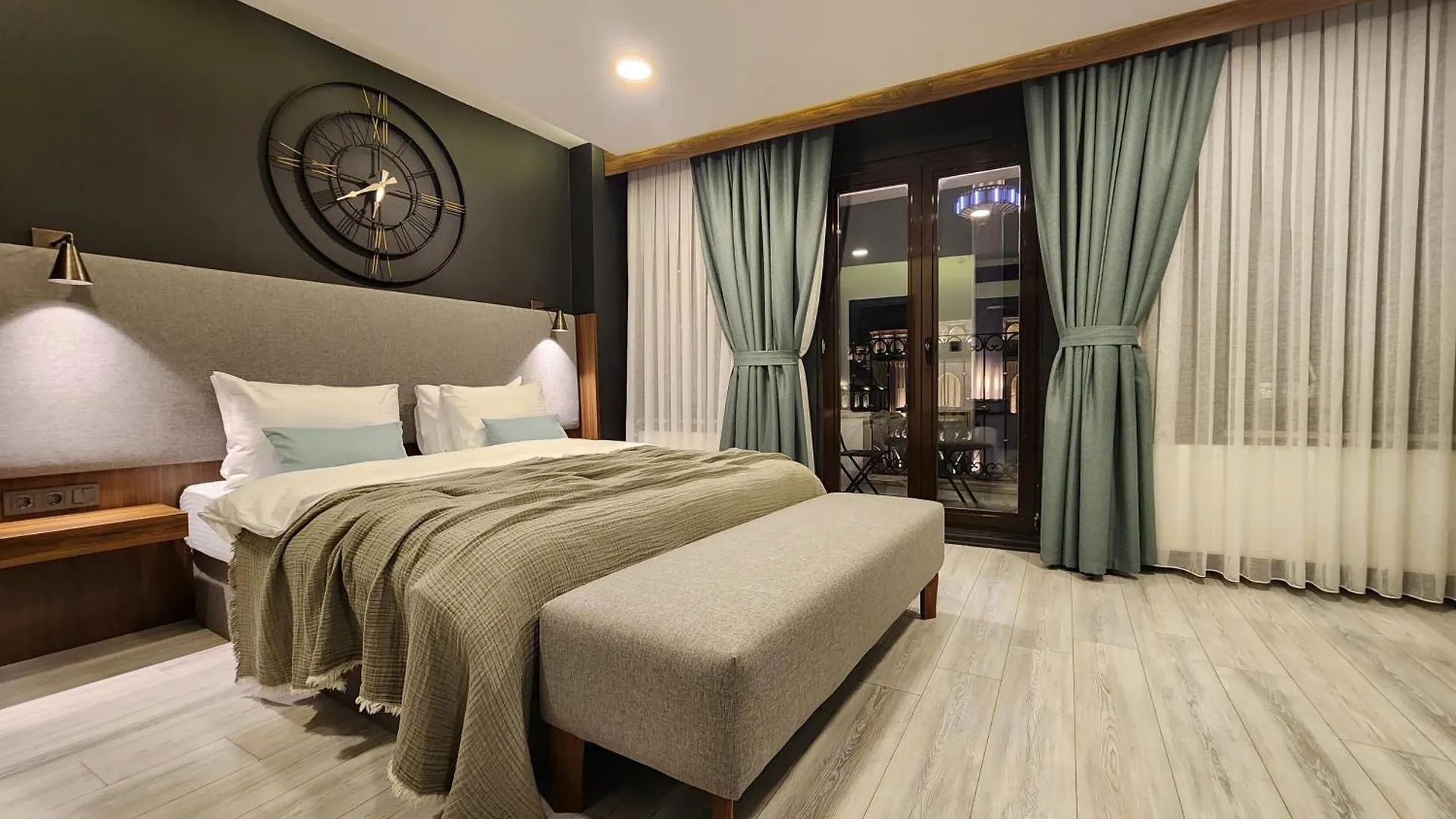Taksim Landhouse Hotel Стамбул 4*,